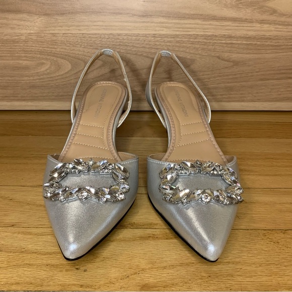 Adrienne Vittadini Suzer Jewel Embellished Pump in Silver - Size 8 - Picture 3 of 7